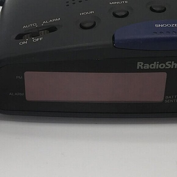 Vintage 2000 Radio Shack AM/FM Compact Alarm Clock Radio 12-1630 Tested - Works - Picture 2 of 13